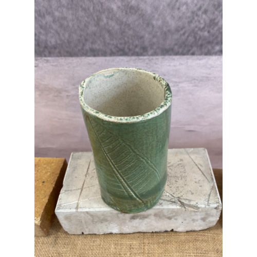 Green leaf vase