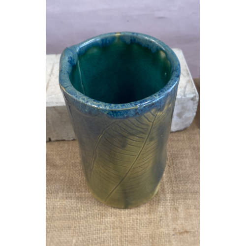 Green leaf vase