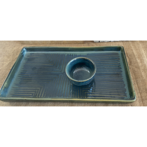 Green tray with dip